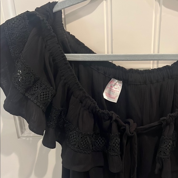 No Boundaries Black Ruffled Flutter off the shoulder Sleeve Blouse - Picture 5 of 11